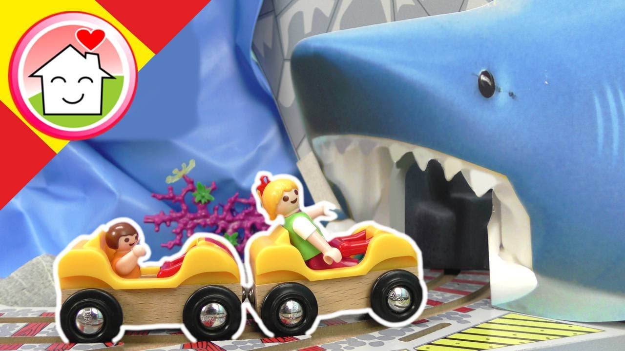Playmobil español La familia Hauser se sube a la montaña rusa Shark Ride en el parque de atracciones