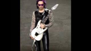 Steve vai Vs paul gilbert
