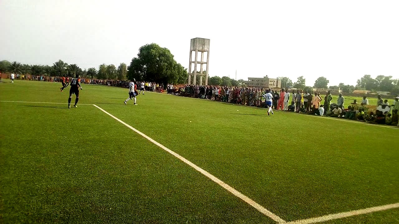 La belle phase de jeu de Ayema FC. Trinité Singbo