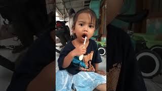 mbak anja belajar sikat gigi