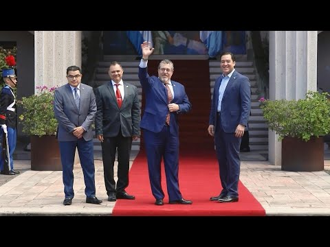 Presidente electo de Guatemala urge en Honduras a defender la democracia | AFP