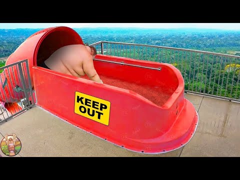 Regardez ce qui lui est arrivé dans le toboggan!