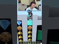 Tuvo que adivinar dos parejas de emojis en un juego