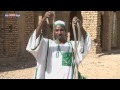 قرية سودانية تروض الثعابين