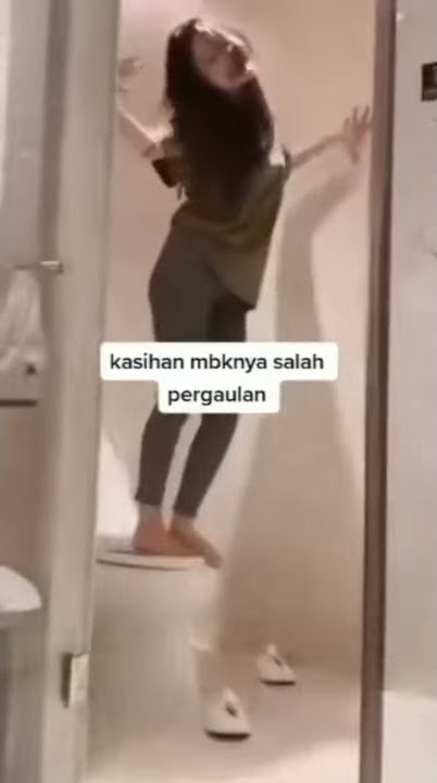 Cewek Nekat m*en-ma*n di kamar mandi  😱😱😱