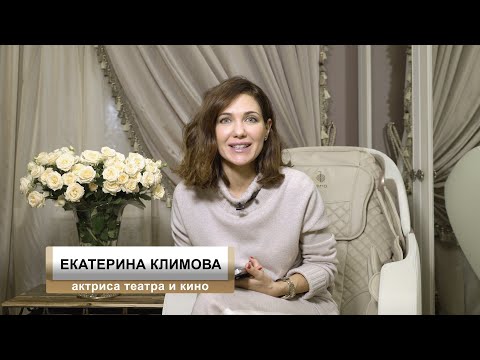 Video: А бул аялдын төрт баласы бар бекен?: 42 жаштагы Климова бикини кийип, кумга белин жыныстык жол менен аркалап алган