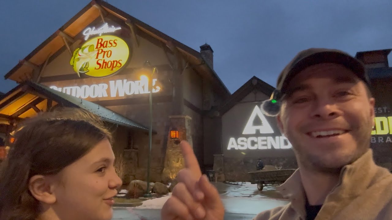 We went to BASS PRO SHOP for the FIRST TIME! 