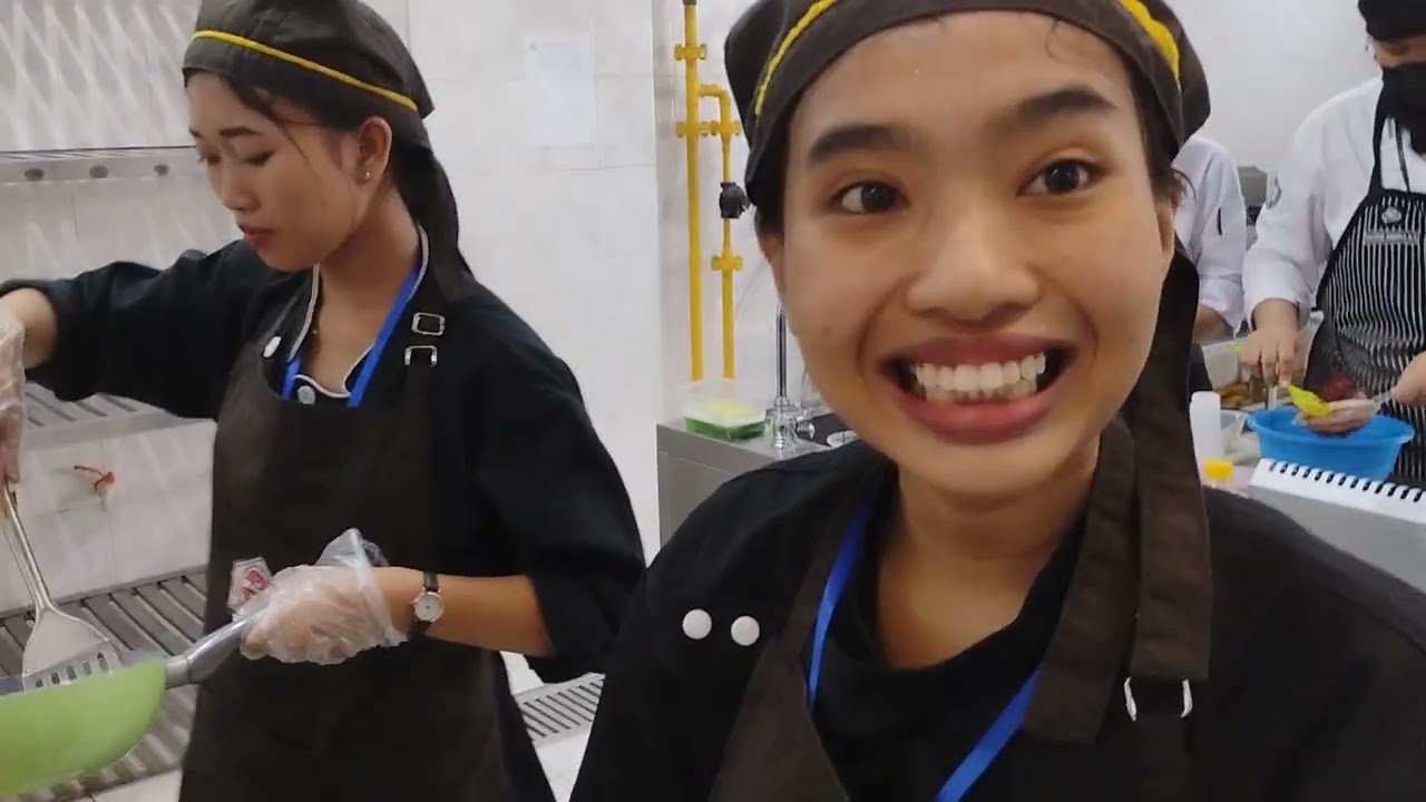 Lomba masak di Sekolah Tinggi Pariwisata AMPTA Yogyakarta