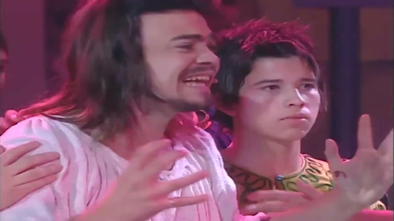 El Rojo de Chile 2004 | Mario Guerrero junto al Clan yConcursantes -Musical Jesucristo SuperEstrella