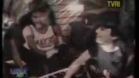 ▶ Power Metal ~  Memori Jingga (Video Clip TVRI 1992)   YouTube