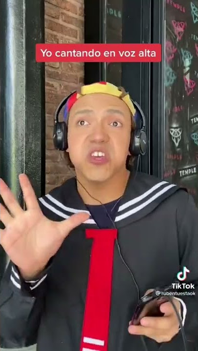me cago me limpio el culo con los 5 dedos