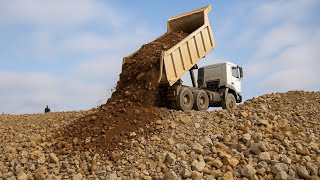 Big Rock Crusher Machine Agiant In Actionbig Rock Crushing A Powerful Crushing50Part-1