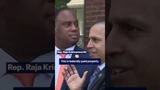 ICE agent blocks Illinois lawmakers from entering facility
