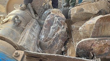 "Big Rock Crusher Machine: A Giant in Action"Big Rock Crushing: A Powerful Process"#stonecrusher