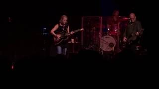 Video-Miniaturansicht von „I Take My Chances - Mary Chapin Carpenter - 07-30-17 - Big Top Chautauqua“