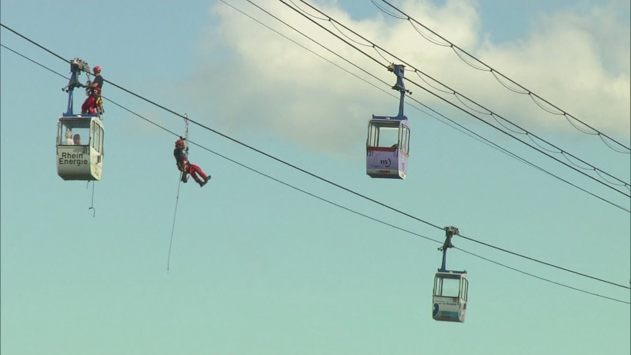 Dozens trapped after cable car crash in Germany - YouTube