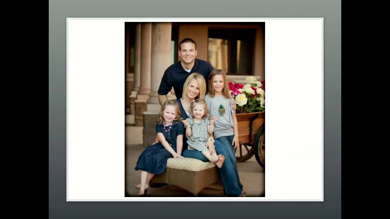 Image result for pose 5 adults | Family photo pose, Family picture poses,  Family portrait poses