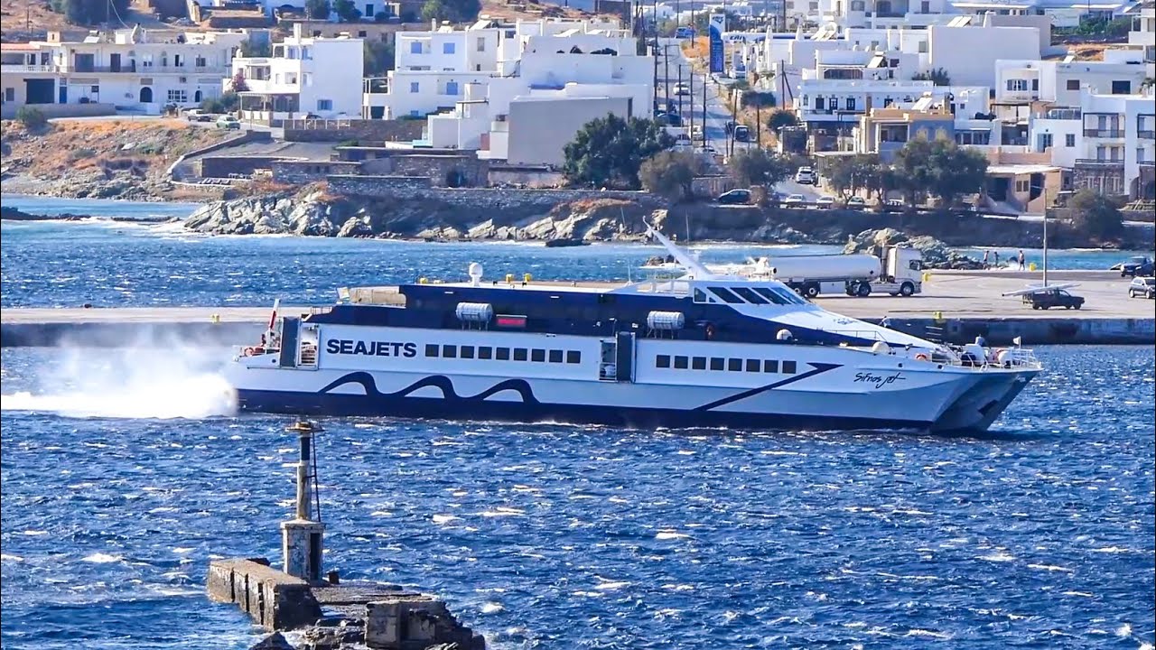 Sifnos Jet – Εντυπωσιακή άφιξη στην Τήνο “κόντρα” στους ισχυρούς βοριάδες! (Windy port of Tinos)