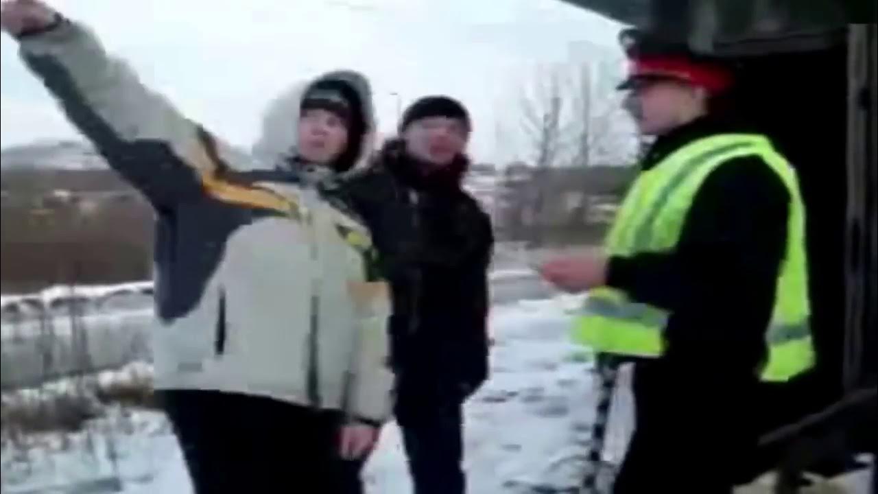 Чувак с рулем от камаза. Ехали бы на камазе. С рулем от камаза песня. Чувак с рулем от камаза. С рулем от камаза песня.