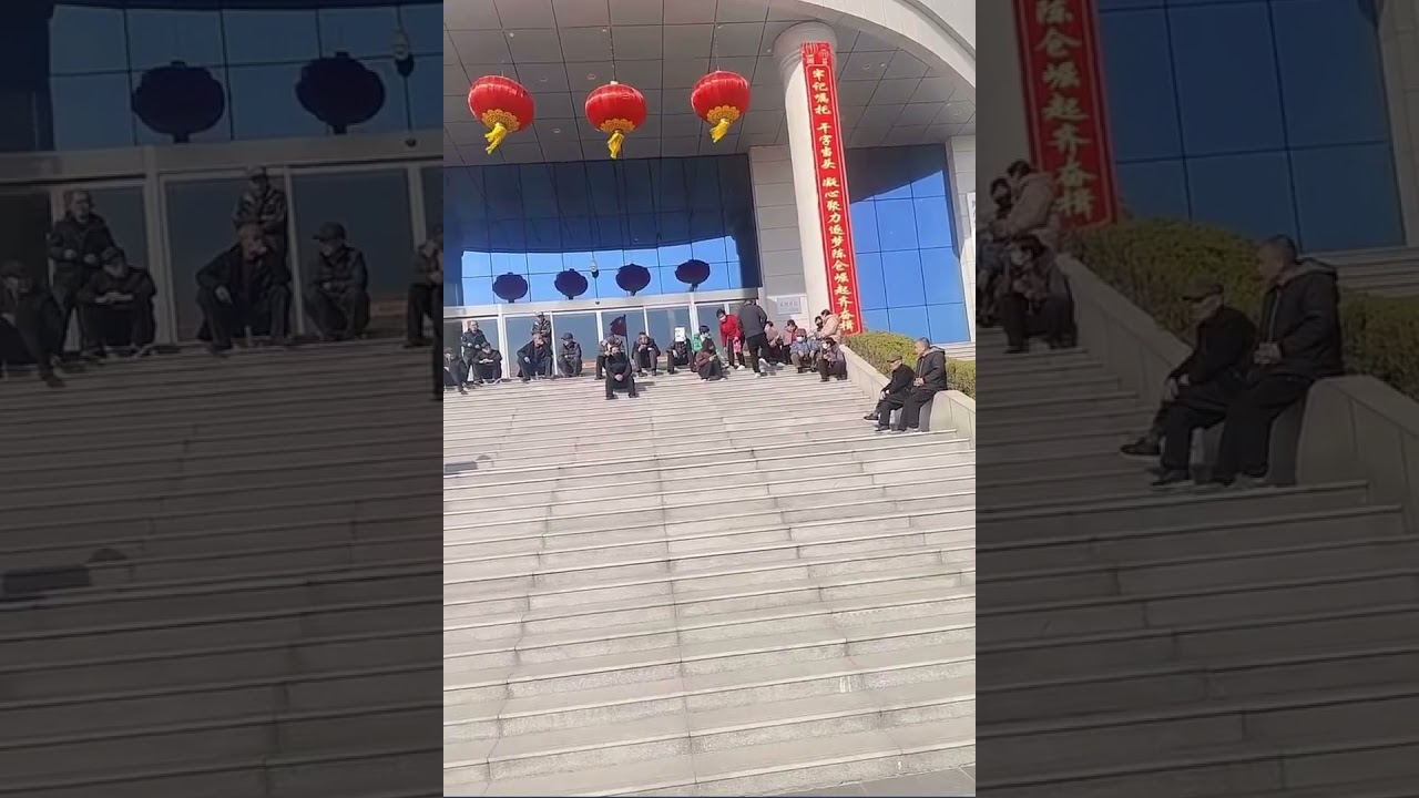 陕西宝鸡陈仓区堡村村民到县政府门口维权