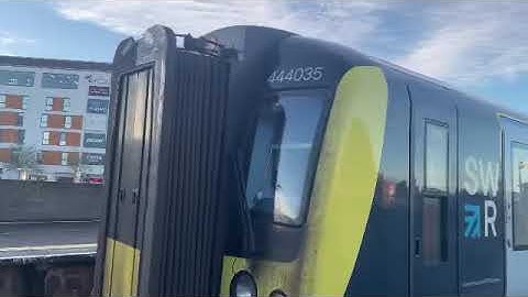1W22 class 444 035 at Poole