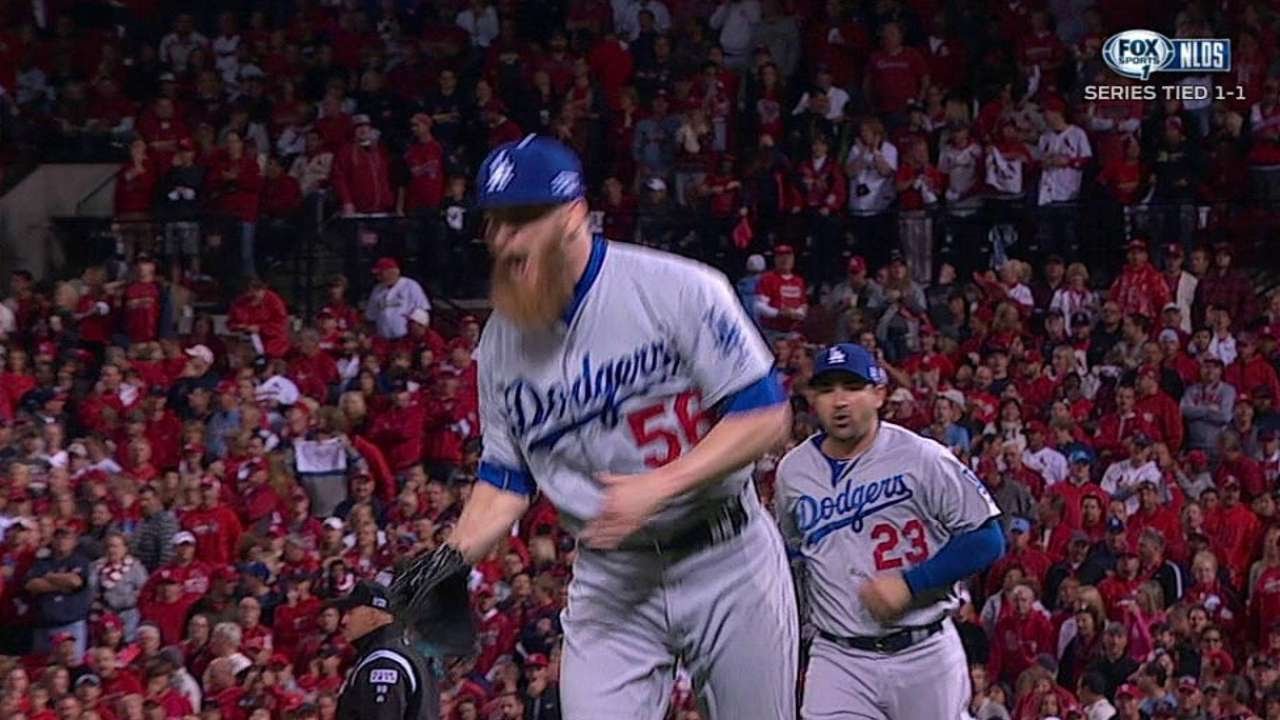 Howell turns incredible DP in the 8th