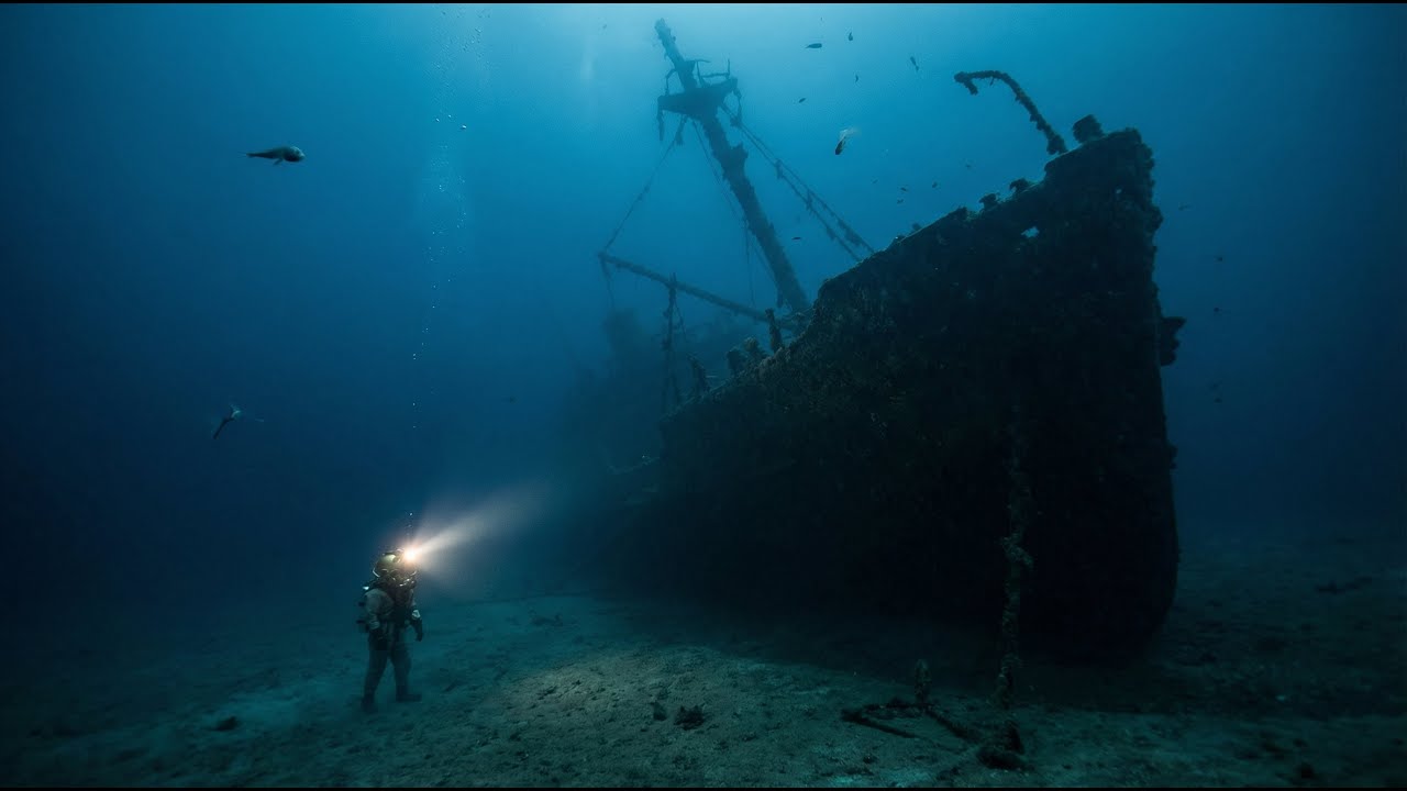 Simulated Underwater Exploration POV | Abandoned Shipwreck