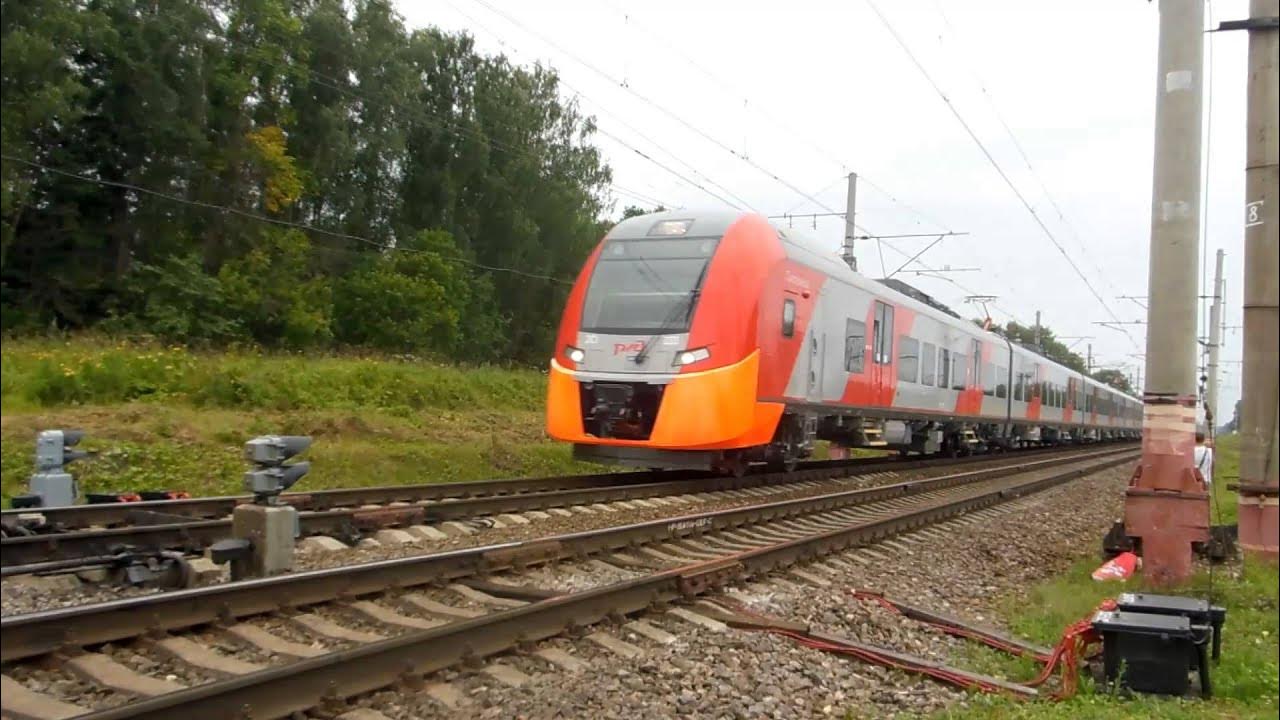 Расписание электричек малоярославец москва. 2 мая электричка. Станция коломенское эд4м. Вечерние электрички. Электропоезд брянск суземка.