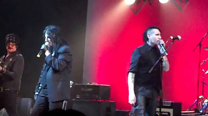 Alice Cooper, Marilyn Manson and Steven Tyler sing...