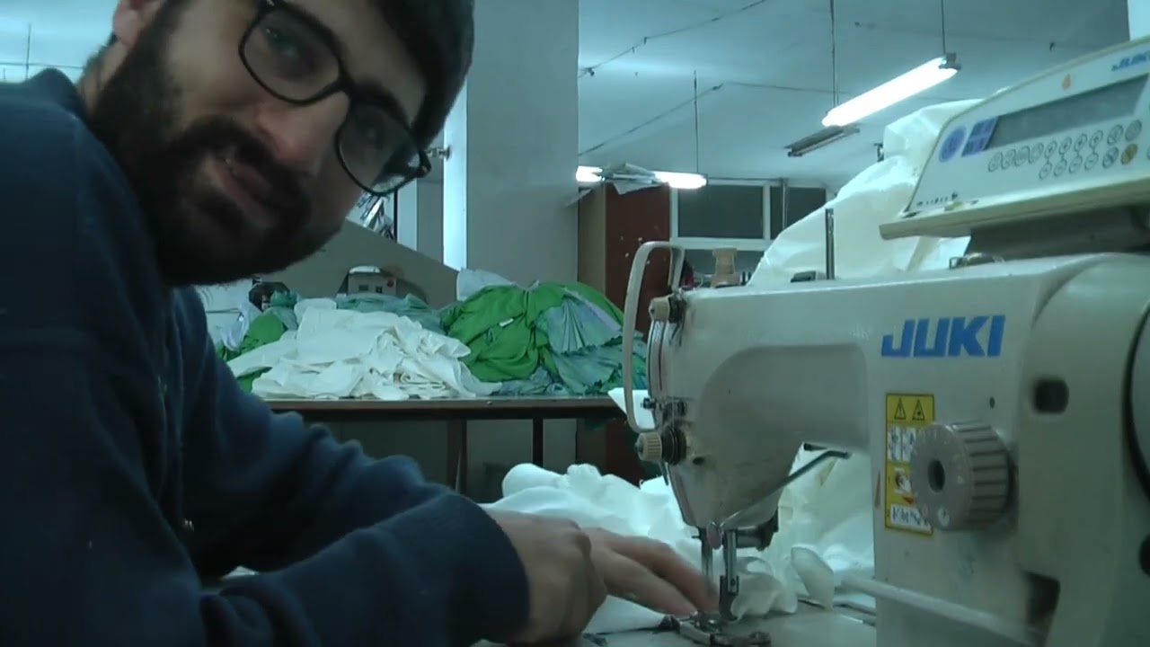 خياطة دوار القميص والاكمام بالكفاف في ماكينة الدرزة