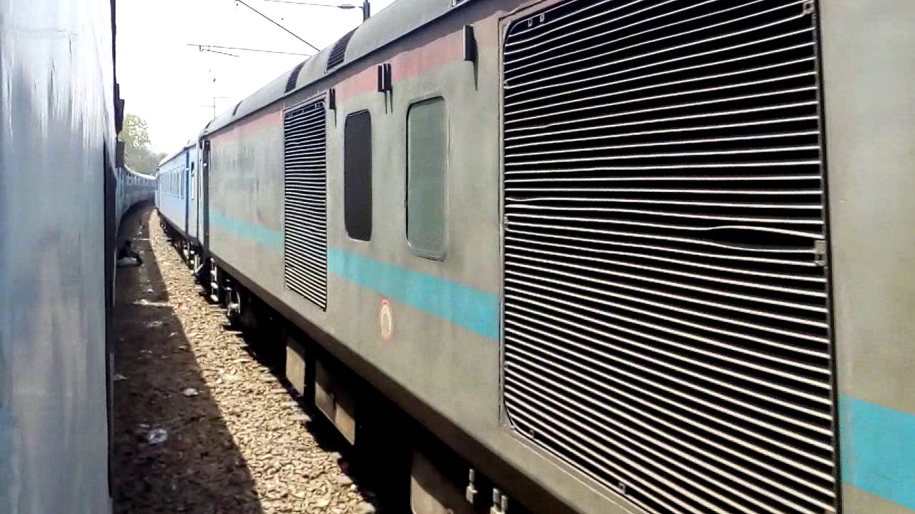 12004 New Dehi Lucknow Swarn Shatabdi Express with Ghaziabad WAP-5 ...