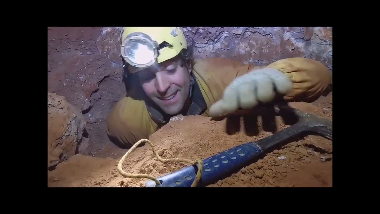 Cueva de la Autopista. (14) Creando nuevos pasos.