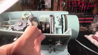 HOW TO REMOVE THE BOBBIN CASE, & THREAD,AND WIND A BOBBIN ON AN AWESOME METAL SINGER 337 (video 513)