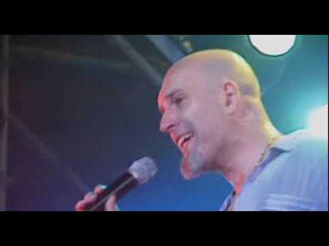Watch the video for De La Cabeza