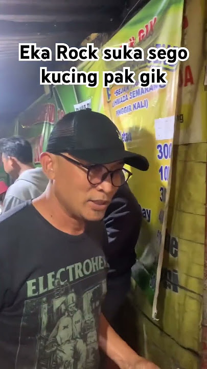 Eka rock juga suka sego kucing Pak Gik Semarang. | #segokucing #supermanisdead #indonesia #punkrock