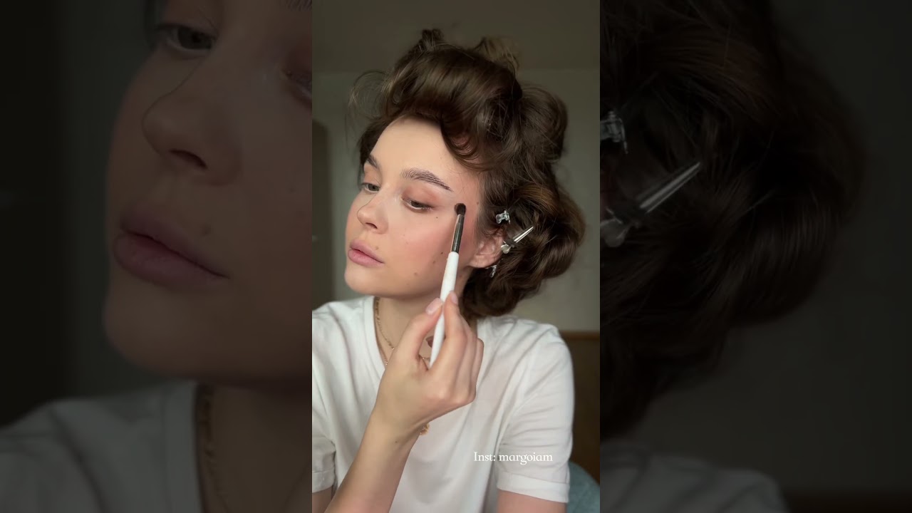 Как вам тренд на такое обилие румян на лице ? 