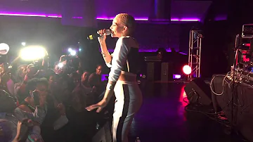 R&B Superstar Goapele live performance of Closer @The  Savoy With DJ Mal Ski