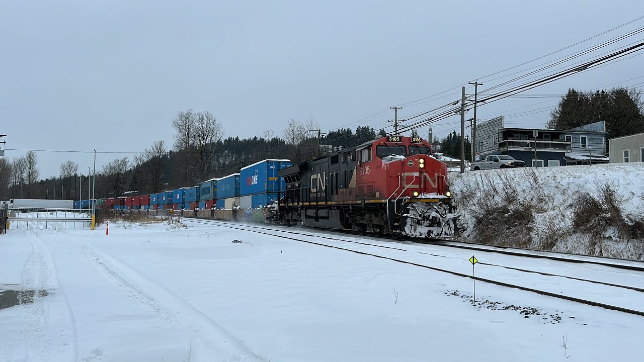 Snowblower!!!! CN Intermodal Train East @ Hatzic BC Canada 18JAN24 ET44AC 3105 Leading