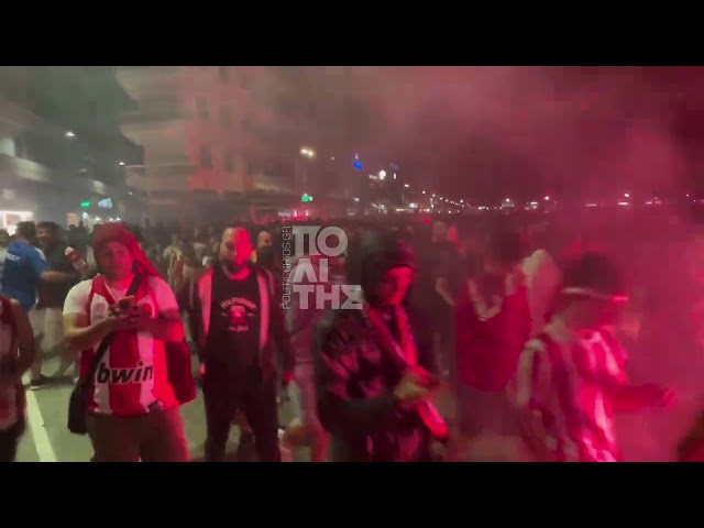 Ολυμπιακός - Ξέφρενοι πανηγυρισμοί στη Χίο για την κατάκτηση του ευρωπαϊκού