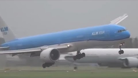 When Airplane Landing Goes Wrong In Crosswind Squall