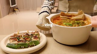 vlog | 야식으로 수제 닭꼬치와 김치우동, 출근 전 점심도시락으로 오리불고기, 감자조림, 제철 쭈꾸미볶음 레시피, 웨딩홀 투어