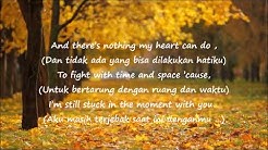 Justin Bieber - Stuck in the Moment (Lyrics & Terjemahan)  - Durasi: 3:30. 