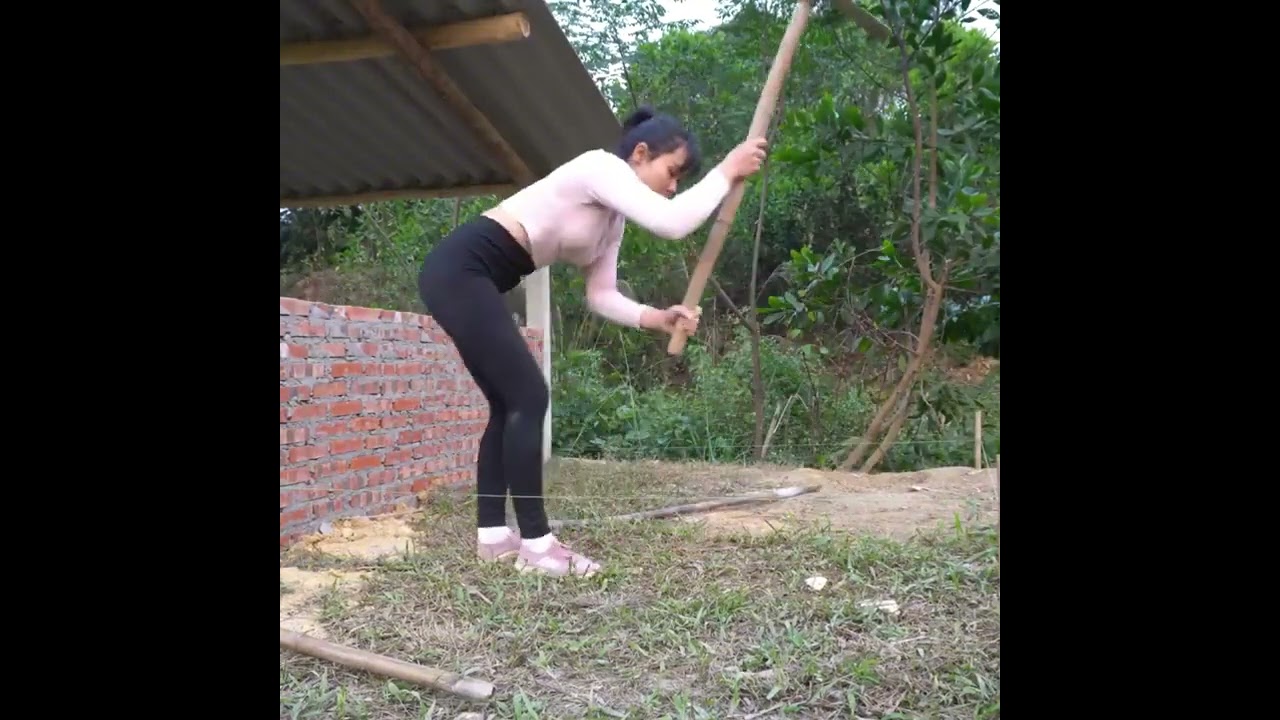 Brick & Concrete Pillar Truck Delivery for Chicken Coop Construction – Chuyen Bushcraft