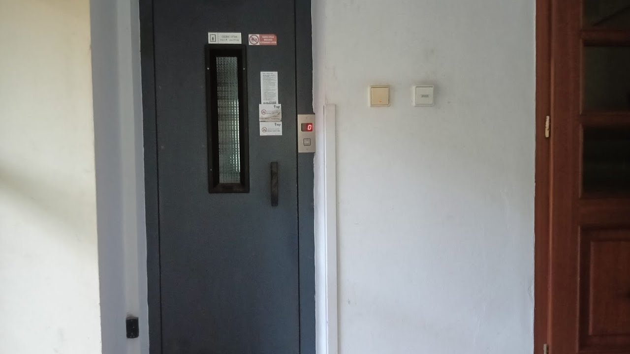 2001? Rare Výtahy Mühlbacher hydraulic elevator ride! (Milady Horákové 11-Brno,Czechia🇨🇿) 