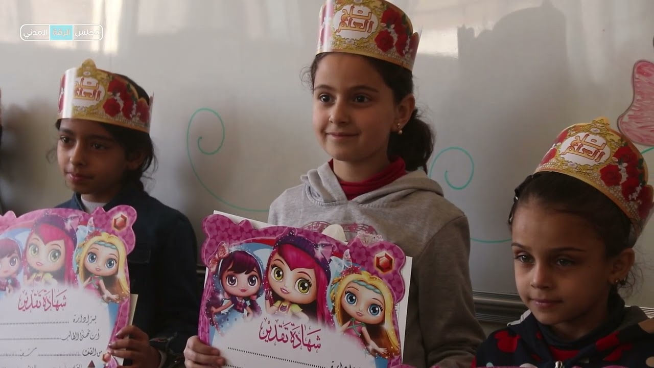 لجنة التربية والتعليم توزع الجلاء المدرسي على طلاب المدارس