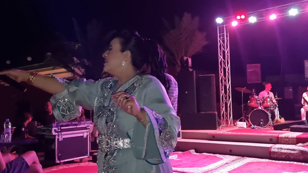 خديجة اطلس تبدع في سهرة اسطورية رفقة سيمو المسعودي بالرشيدية باغانيها الكلاسيكية 