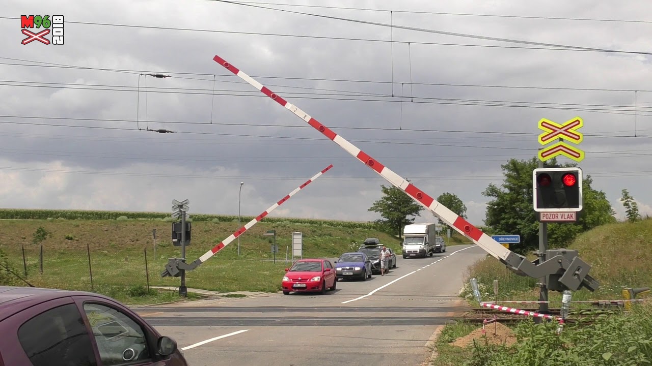 Železniční přejezd Nezamyslice - 9.7.2018 / Czech railroad crossing
