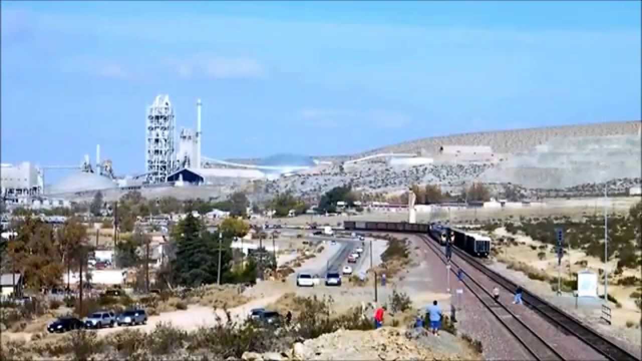 Union Pacific 844 at Oro Grande headed to Yermo, CA. YouTube