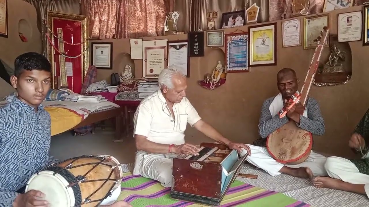 बड़े भाई रूगनाथ सिंह बामनिया,परम् पूज्य गुरुदेव 🙏 पद्म श्री कबीर नगर लूनिया खेड़ी धाम का आशिर्वाद