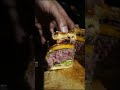 Medium gebraten, saftig im Kern und richtig schön cheesy 🍔 Seid ihr Team Medium oder durchgebraten?